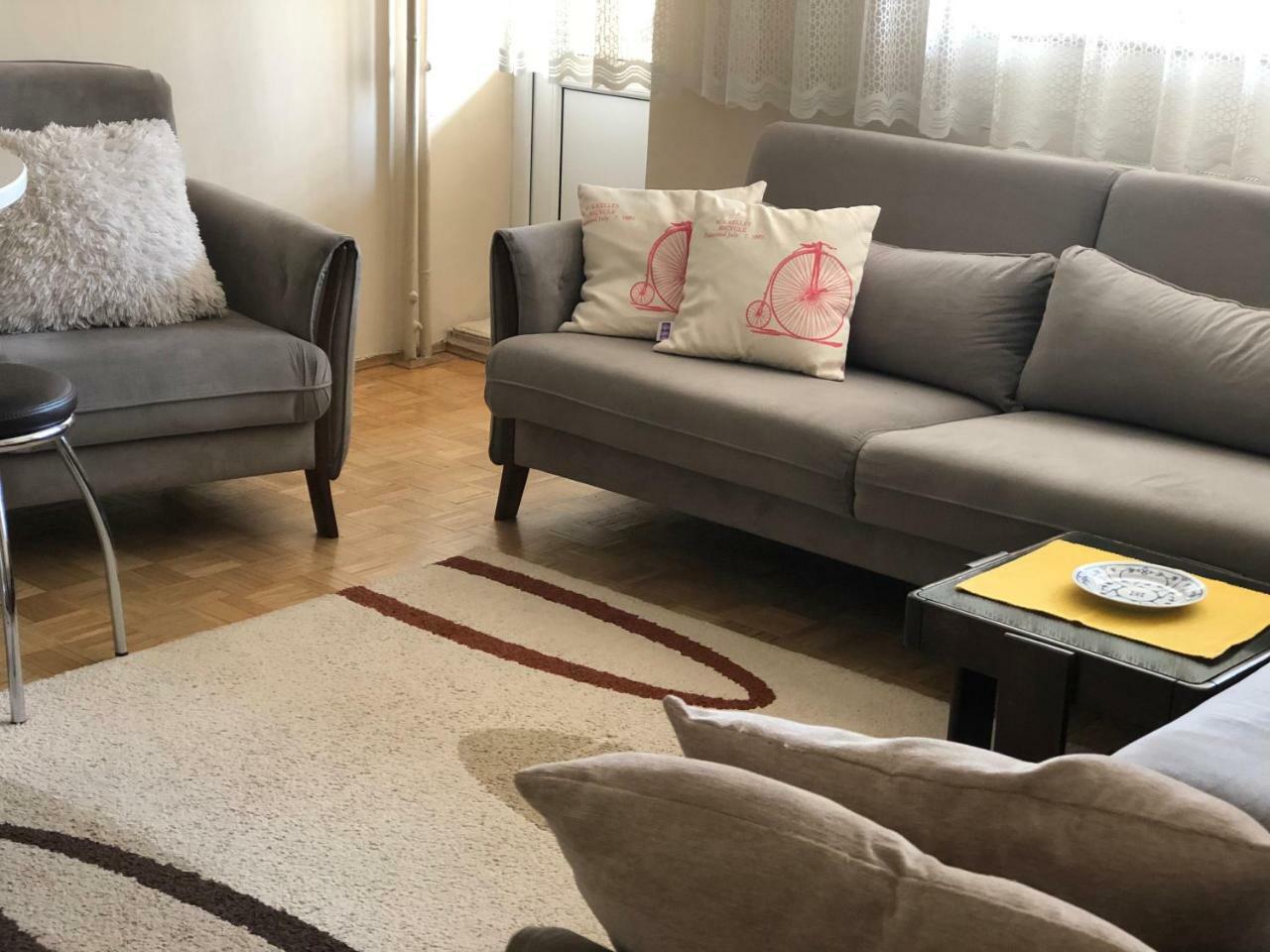 Ulpiana Apartment Pristina Buitenkant foto