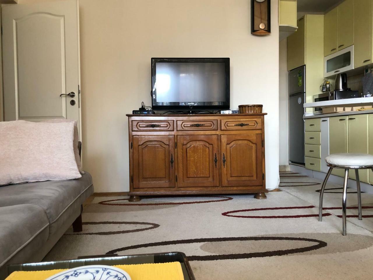 Ulpiana Apartment Pristina Buitenkant foto